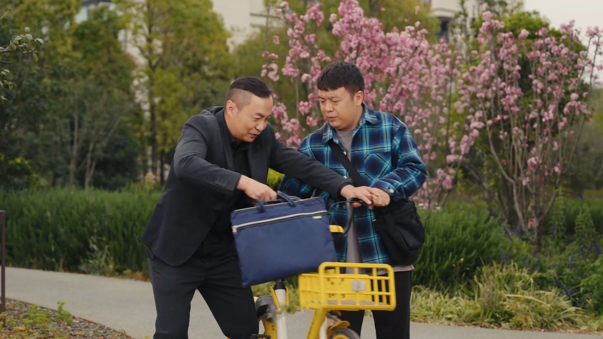 陈翔六点半：嘲笑，理解，成为-1.jpg