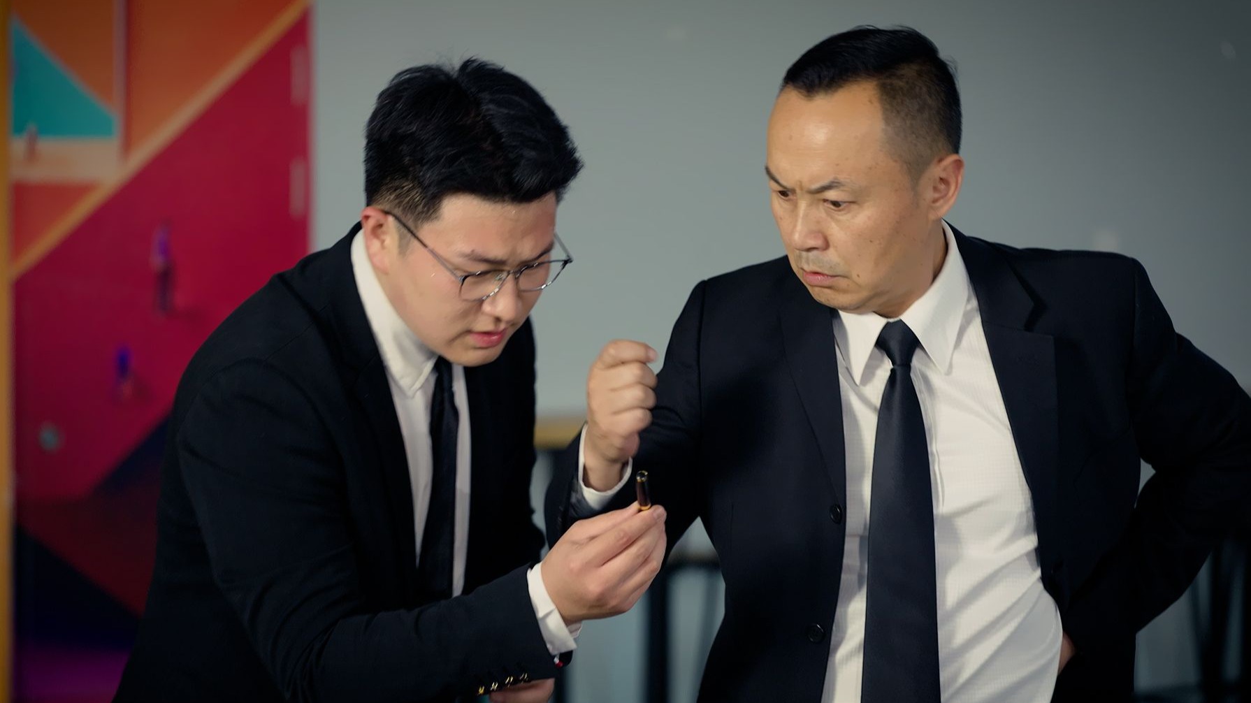 陈翔六点半：幸运时，喝凉水都补牙-1.jpg