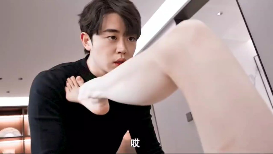 这么个大白 腿，谁受得了！-1.jpg